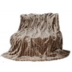 Kuscheldecke in Felloptik